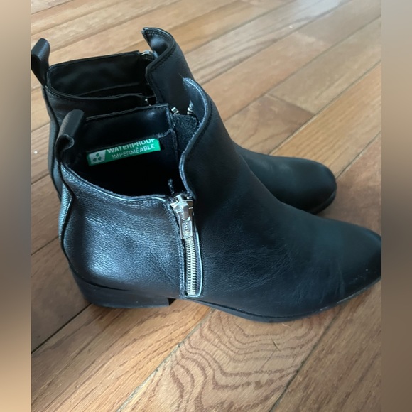 Cougar Waterproof Black Booties - Picture 2 of 12